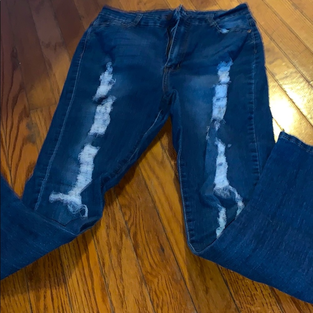 High waisted ripped jeans